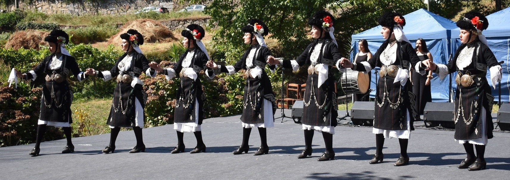 Η Πρόεδρος του Λυκείου των Ελληνίδων Πατρών κα Κατερίνα Πολυκρέτη με την Δημοσιογράφο κα Μαρίνα Ριζογιάννη και τις ομιλήτριες μετά το τέλος της εκδήλωσης.