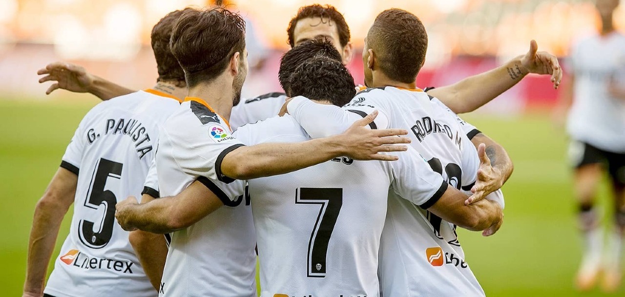 Valencia players celebrating their goal against Osasuna. Photo: CF Valencia.