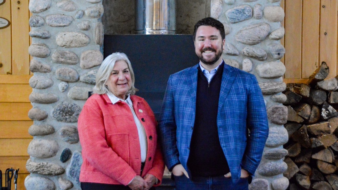 Left to Right: Deputy Mayor Gail Little and Councillor Jonathan Scott.
