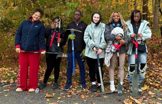 YouthWorks crew in Rouge Park