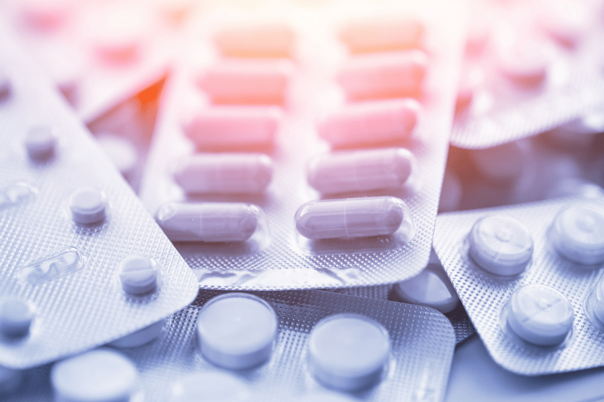 Prescribing of medication to prevent glucocorticoid harms in patients with Polymyalgia Rheumatica: a cross-sectional study and two emulated target trials in the Clinical Practice Research Datalink Aurum.