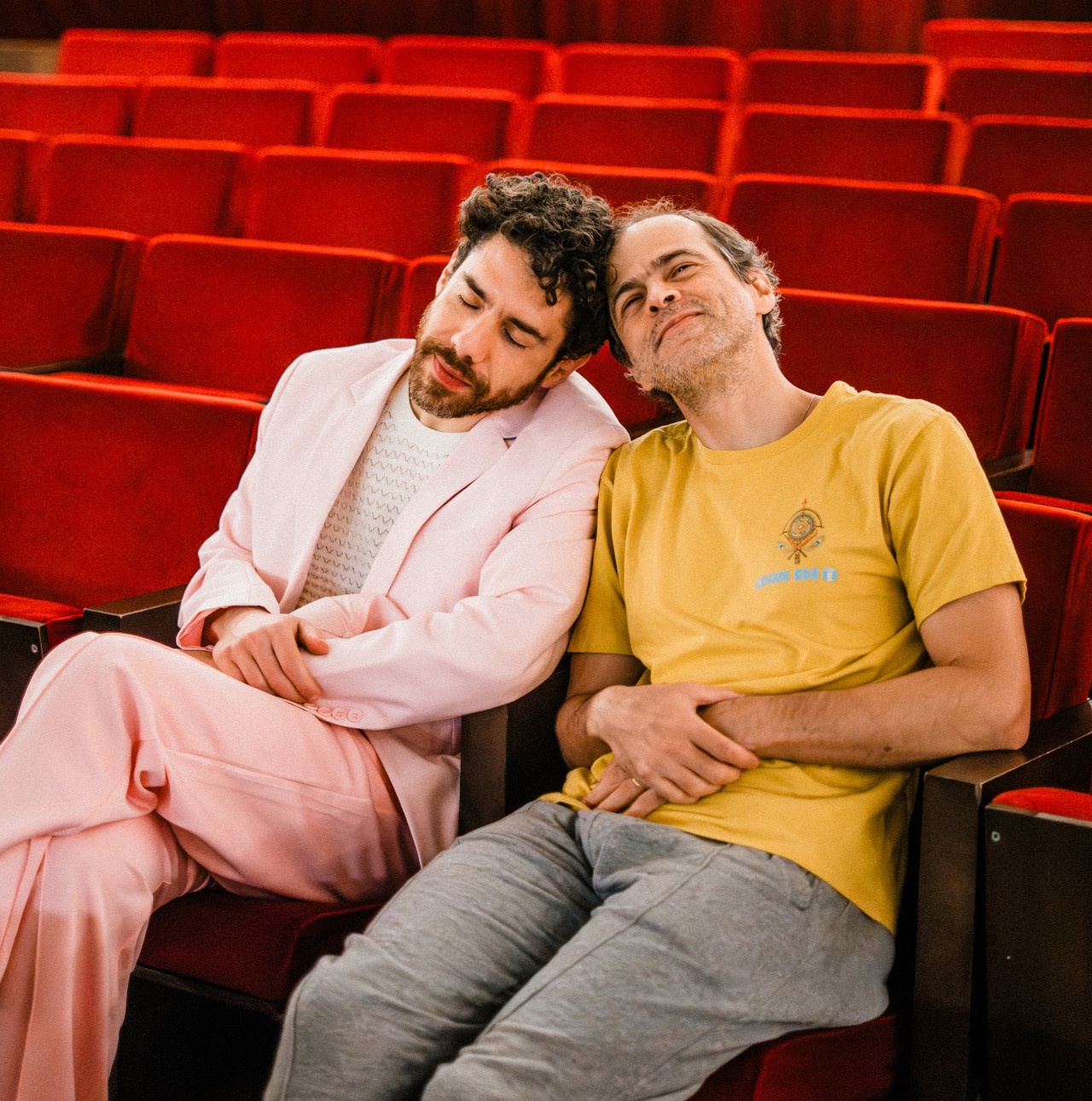 Luca e Moreno sentados