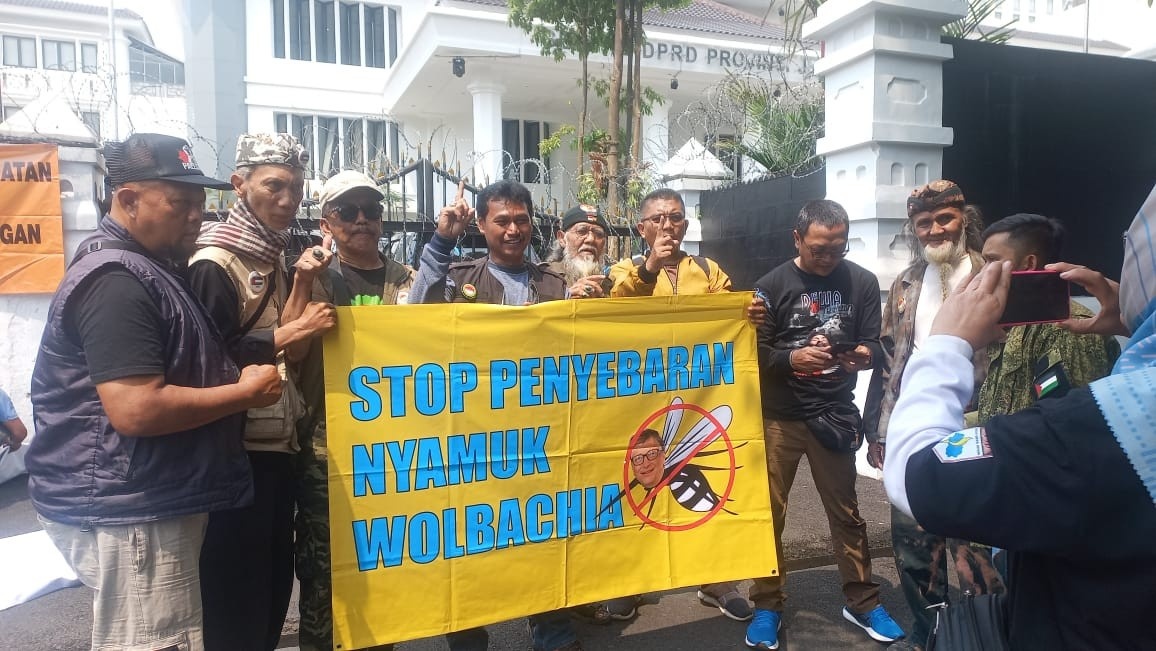 Demo di depan Gedung DPRD JABAR