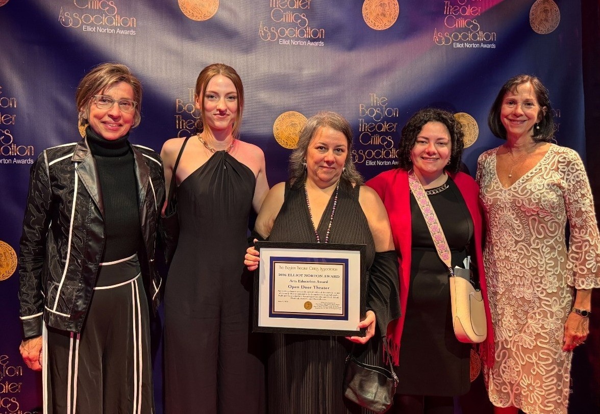 Kristin, Ingrid, Sam, Olivia and Dawn Gomez smile and pose with the award.