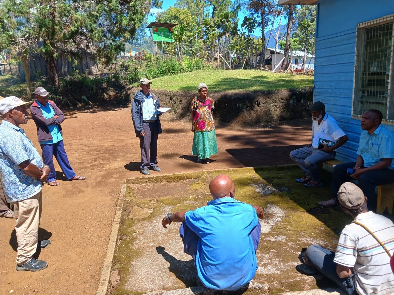 Femili PNG engages community and outreach volunteers