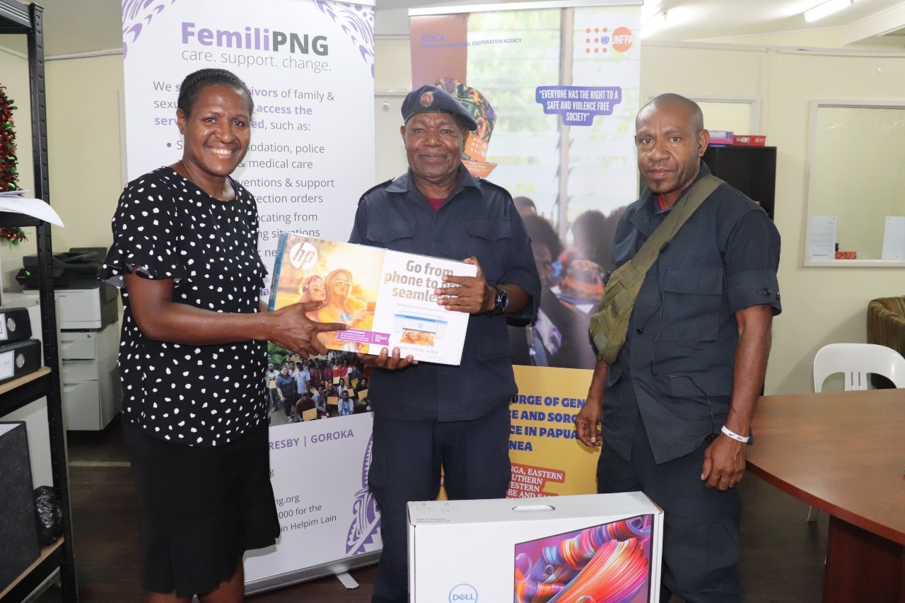 Kundiawa CID Unit receives IT equipment to support GBV and SARV cases