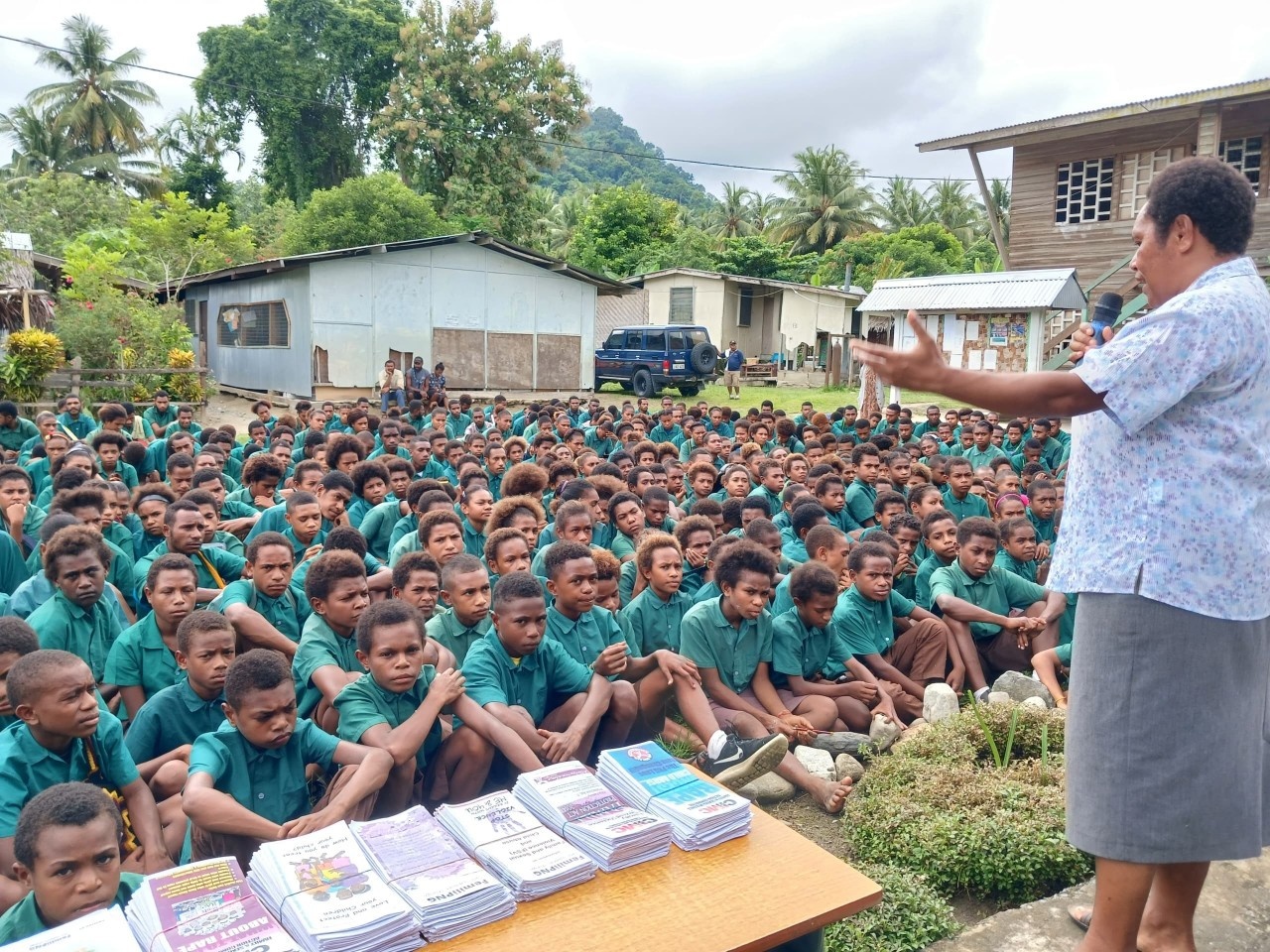 Femili PNG support teachers and students across Morobe to respond to FSV
