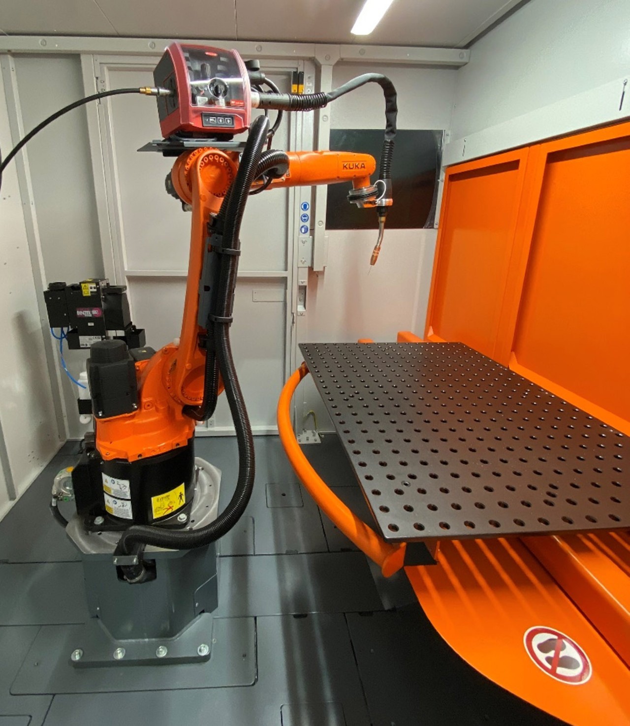 robotic welding machinery