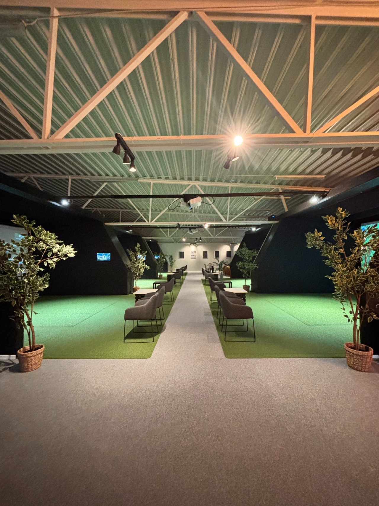 Simulatorbåsen på Vallentuna Indoor Golf