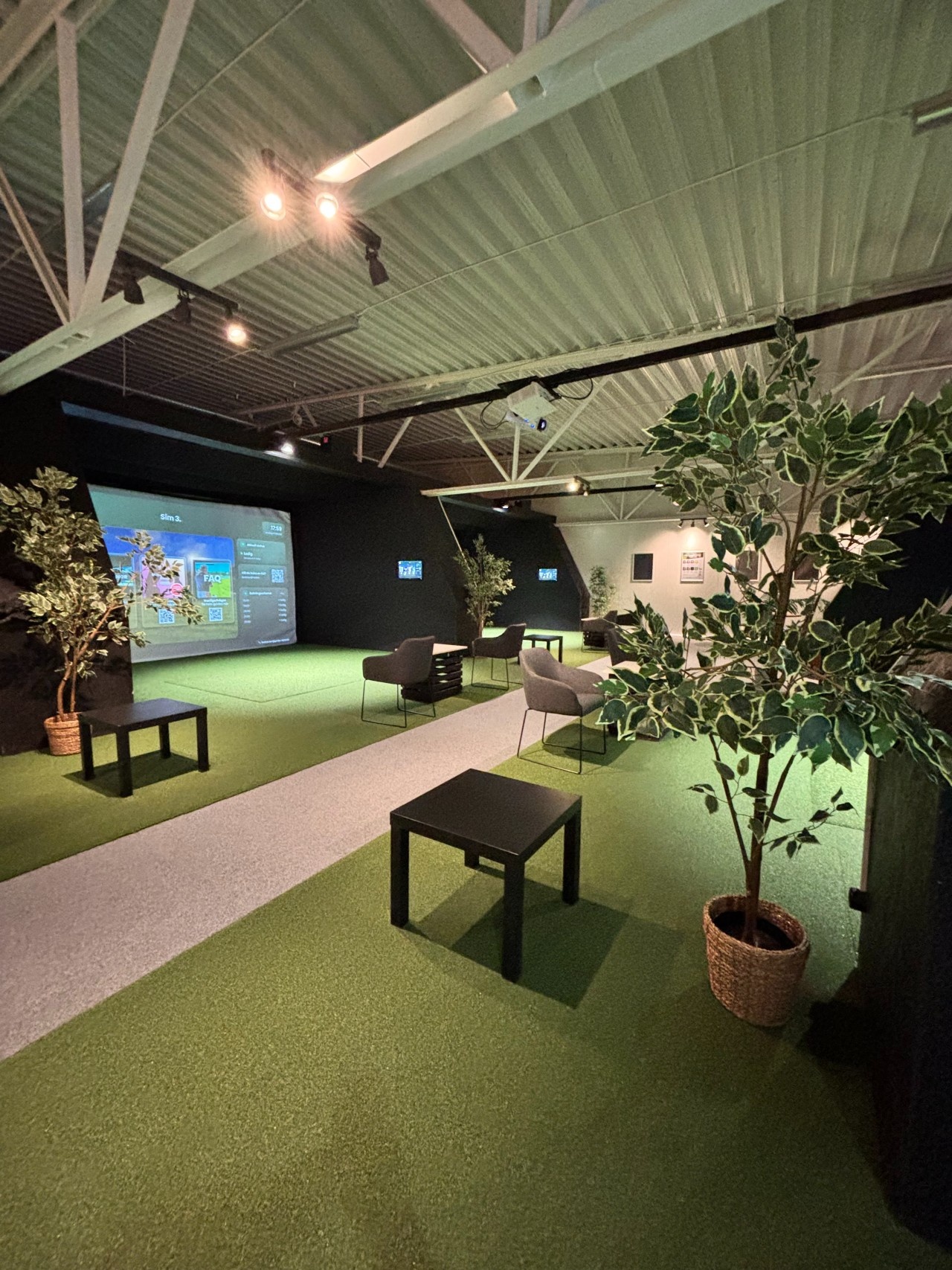 Simulator med sittplats på Vallentuna Indoor Golf