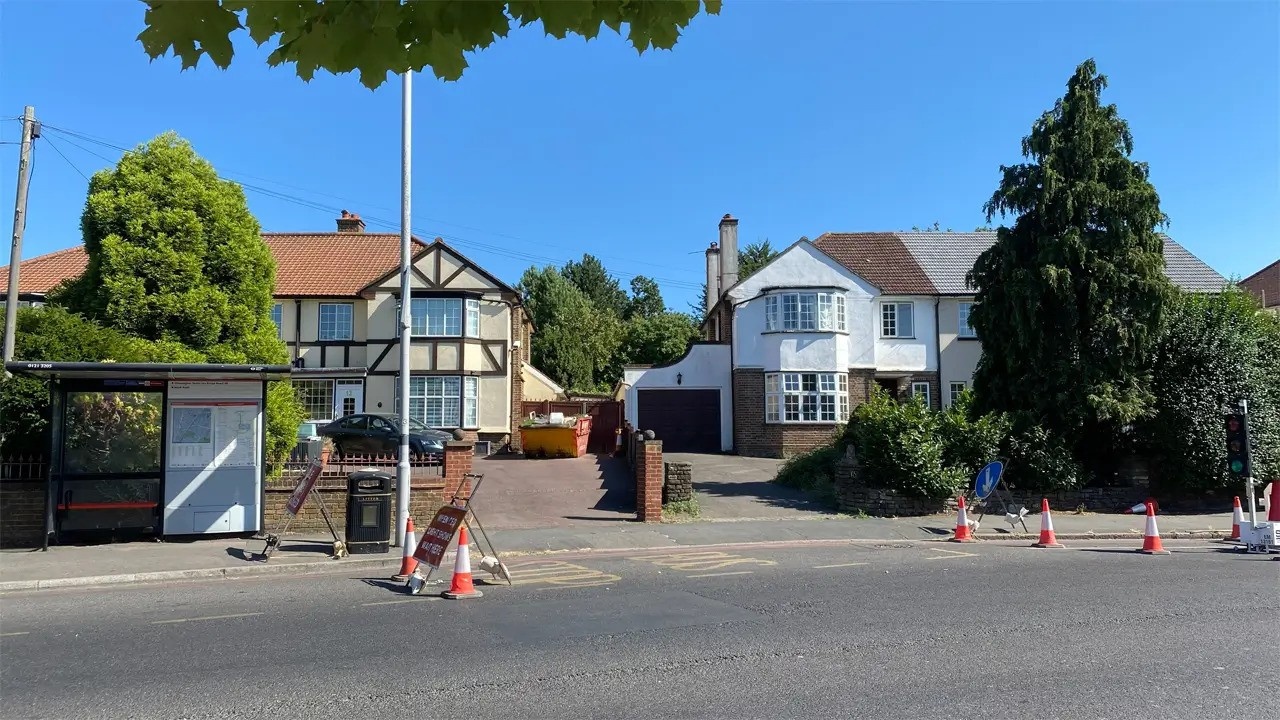 13-15 Leatherhead Road