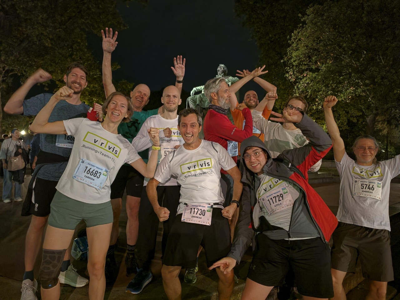 Bild: Die Läuferinnen und Läufer des VRVis beim Vienna Night Run 2026.